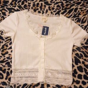 Crop top white with lace and button up.